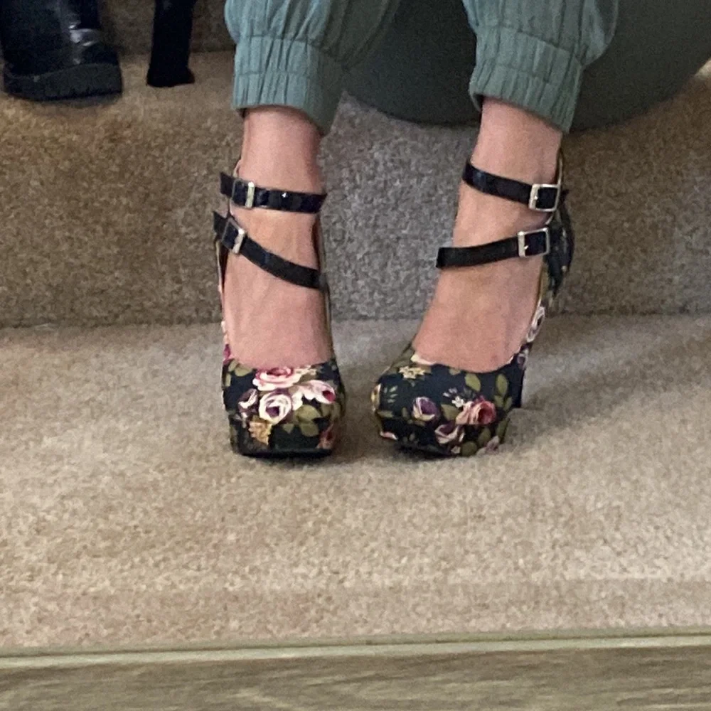 6” Strappy stiletto heels platform floral print